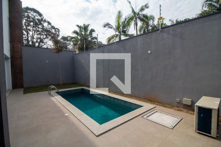 Casa à venda com 416m², 3 quartos e 2 vagas Casa à venda com 416m², 3 quartos e 2 vagasPiscina