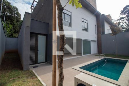 Casa à venda com 416m², 3 quartos e 2 vagas Casa à venda com 416m², 3 quartos e 2 vagasPiscina