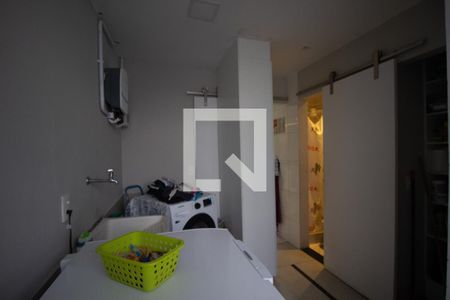 Apartamento à venda com 205m², 4 quartos e 2 vagas Apartamento à venda com 205m², 4 quartos e 2 vagasCozinha e Área de Serviço