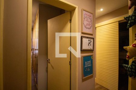 Apartamento à venda com 205m², 4 quartos e 2 vagas Apartamento à venda com 205m², 4 quartos e 2 vagasCorredor