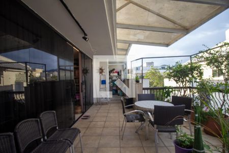 Apartamento à venda com 205m², 4 quartos e 2 vagas Apartamento à venda com 205m², 4 quartos e 2 vagasVaranda