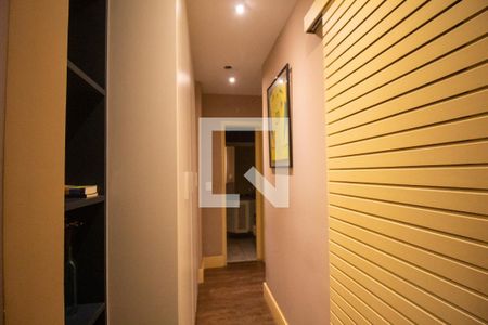 Apartamento à venda com 205m², 4 quartos e 2 vagas Apartamento à venda com 205m², 4 quartos e 2 vagasCorredor