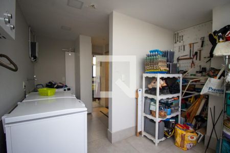 Apartamento à venda com 205m², 4 quartos e 2 vagas Apartamento à venda com 205m², 4 quartos e 2 vagasCozinha e Área de Serviço