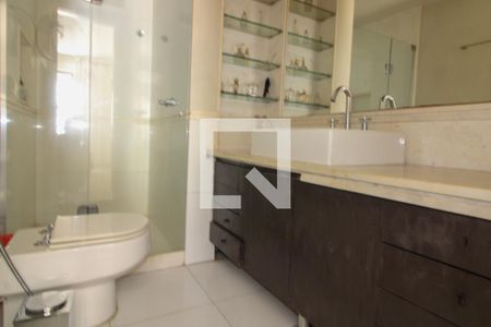 Apartamento à venda com 318m², 3 quartos e 2 vagasSuíte 1 - Banheiro