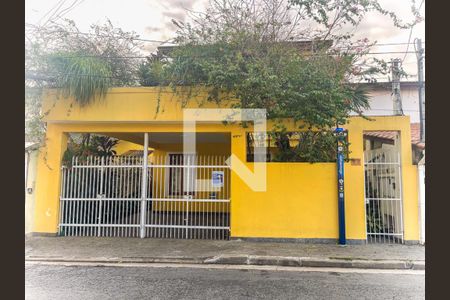 Casa à venda com 302m², 6 quartos e 3 vagas Casa à venda com 302m², 6 quartos e 3 vagasFachada