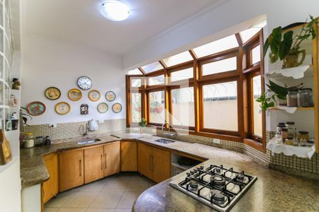 Casa à venda com 302m², 6 quartos e 3 vagas Casa à venda com 302m², 6 quartos e 3 vagasCozinha
