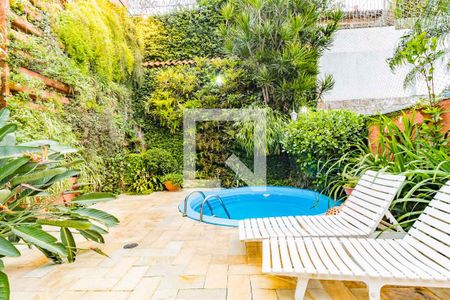 Casa à venda com 210m², 3 quartos e 2 vagasQuintal