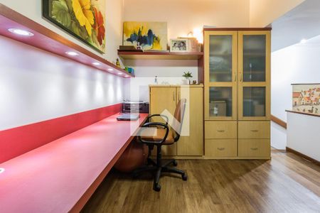 Casa à venda com 210m², 3 quartos e 2 vagasEscritório