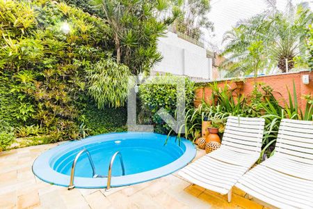 Casa à venda com 210m², 3 quartos e 2 vagasQuintal