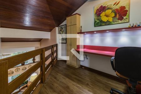 Casa à venda com 210m², 3 quartos e 2 vagasEscritório