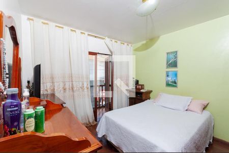 Casa à venda com 136m², 3 quartos e 4 vagas