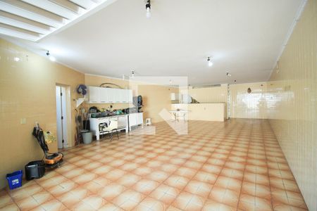 Casa à venda com 250m², 3 quartos e 5 vagas Casa à venda com 250m², 3 quartos e 5 vagasGaragem