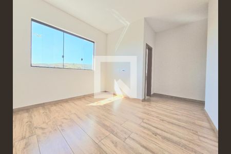 Casa à venda com 140m², 3 quartos e 2 vagasSuíte