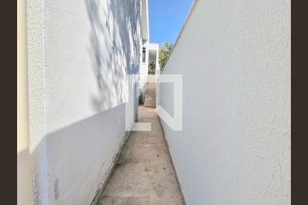 Casa à venda com 140m², 3 quartos e 2 vagasCorredor lateral