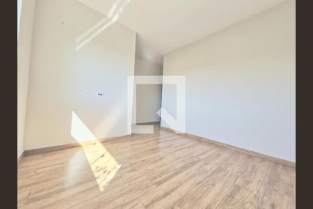 Casa à venda com 140m², 3 quartos e 2 vagasSuíte