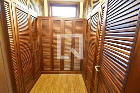 Casa à venda com 986m², 7 quartos e 10 vagasQuarto 2 - Suíte Closet