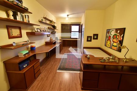 Casa à venda com 986m², 7 quartos e 10 vagasQuarto 4 - Suíte