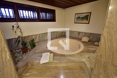 Casa à venda com 986m², 7 quartos e 10 vagasBanheiro 1 - Suíte