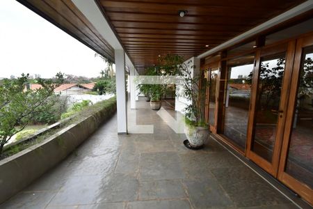 Casa à venda com 986m², 7 quartos e 10 vagasSala TV - Sacada