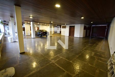 Casa à venda com 986m², 7 quartos e 10 vagasSalão / Garagem