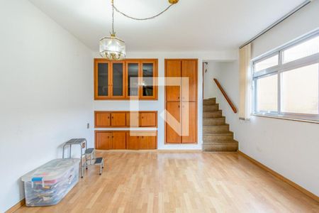 Casa à venda com 240m², 3 quartos e 4 vagas