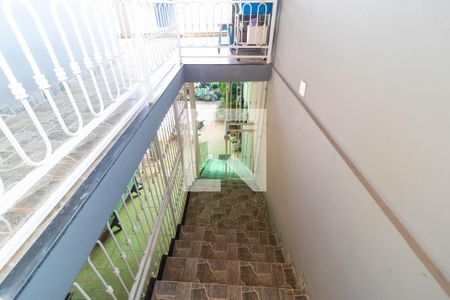 Casa à venda com 482m², 3 quartos e 4 vagas Casa à venda com 482m², 3 quartos e 4 vagasEscada