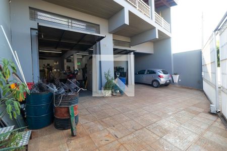 Casa à venda com 482m², 3 quartos e 4 vagas Casa à venda com 482m², 3 quartos e 4 vagasGaragem