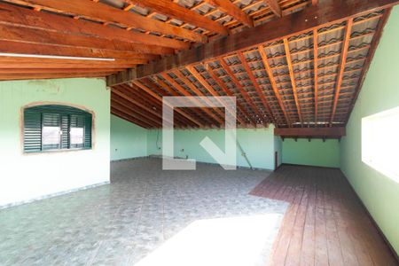 Casa à venda com 482m², 3 quartos e 4 vagas Casa à venda com 482m², 3 quartos e 4 vagasSótão