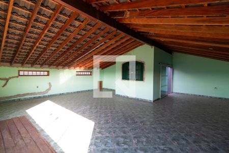 Casa à venda com 482m², 3 quartos e 4 vagas Casa à venda com 482m², 3 quartos e 4 vagasSótão