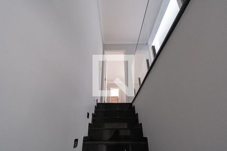 Casa à venda com 156m², 3 quartos e 2 vagasEscada