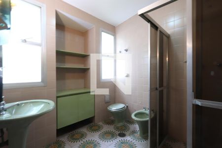 Casa à venda com 574m², 3 quartos e 5 vagasBanheiro da Suíte 2