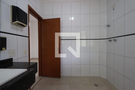 Casa à venda com 574m², 3 quartos e 5 vagasBanheiro da Suíte 1