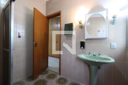 Casa à venda com 574m², 3 quartos e 5 vagasBanheiro da Suíte 2