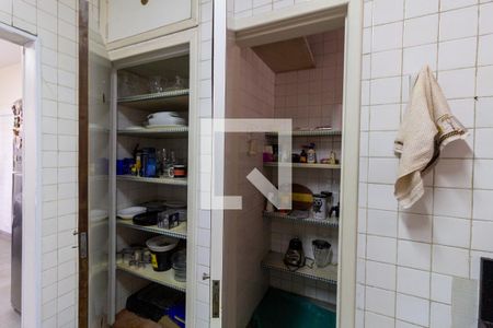 Casa à venda com 580m², 5 quartos e 4 vagas Casa à venda com 580m², 5 quartos e 4 vagasCozinha - Armários