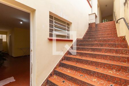Casa à venda com 580m², 5 quartos e 4 vagas Casa à venda com 580m², 5 quartos e 4 vagasEscada de Acesso a Área de Serviçlo e Quintal