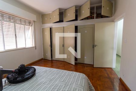 Casa à venda com 580m², 5 quartos e 4 vagas Casa à venda com 580m², 5 quartos e 4 vagasQuarto 2