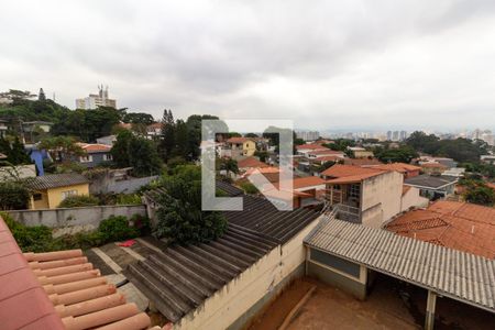 Casa à venda com 580m², 5 quartos e 4 vagas Casa à venda com 580m², 5 quartos e 4 vagasVista da Janela da Suite