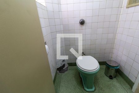 Casa à venda com 580m², 5 quartos e 4 vagas Casa à venda com 580m², 5 quartos e 4 vagasLavabo do Corredor - Térreo