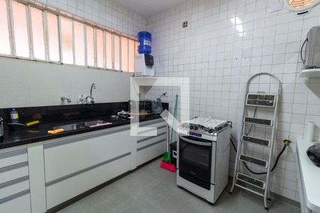 Casa à venda com 580m², 5 quartos e 4 vagas Casa à venda com 580m², 5 quartos e 4 vagasCozinha