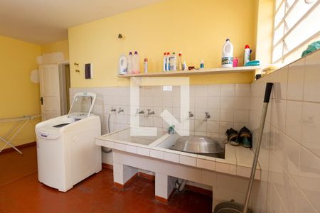 Casa à venda com 580m², 5 quartos e 4 vagas Casa à venda com 580m², 5 quartos e 4 vagasÁrea de Serviço