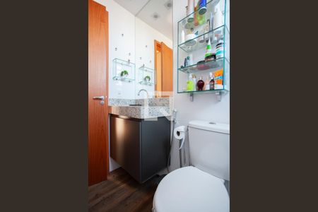 Apartamento à venda com 67m², 2 quartos e 1 vaga Apartamento à venda com 67m², 2 quartos e 1 vagaBanheiro Social