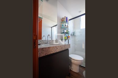 Apartamento à venda com 67m², 2 quartos e 1 vaga Apartamento à venda com 67m², 2 quartos e 1 vagaBanheiro Social