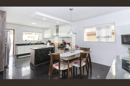 Casa à venda com 440m², 4 quartos e 5 vagas