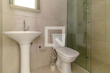 Banheiro de kitnet/studio para alugar com 1 quarto, 23m² em República, São Paulo