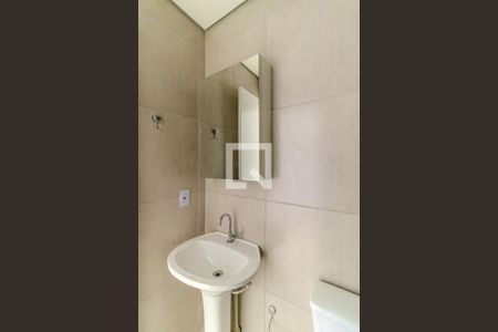 Banheiro de kitnet/studio para alugar com 1 quarto, 23m² em República, São Paulo