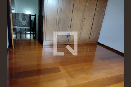 Casa à venda com 270m², 4 quartos e 2 vagas