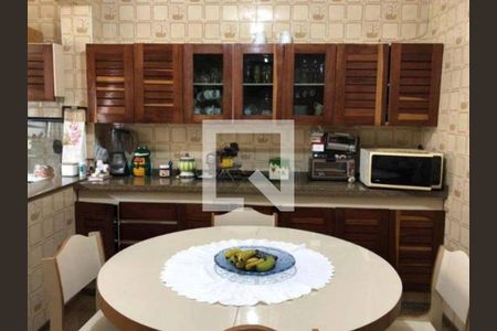 Casa à venda com 270m², 4 quartos e 2 vagas