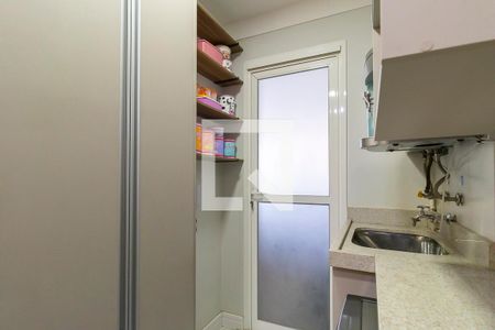 Apartamento à venda com 270m², 3 quartos e 3 vagas Apartamento à venda com 270m², 3 quartos e 3 vagasÁrea de serviço