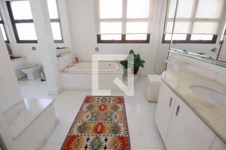 Apartamento para alugar com 477m², 4 quartos e 5 vagas Apartamento para alugar com 477m², 4 quartos e 5 vagasBanheiro da Suíte 3