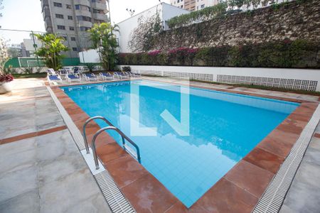 Apartamento para alugar com 477m², 4 quartos e 5 vagas Apartamento para alugar com 477m², 4 quartos e 5 vagasÁrea comum - Piscina